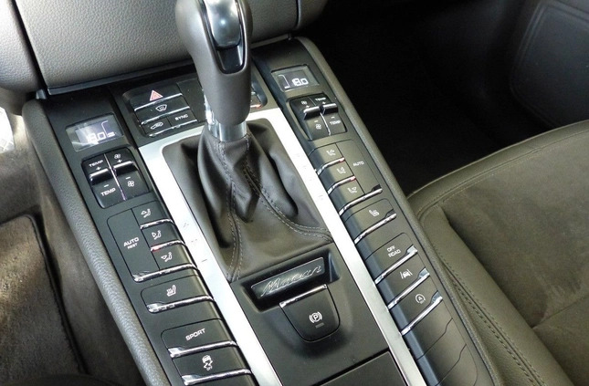 Porsche Macan cena 149999 przebieg: 182000, rok produkcji 2016 z Ropczyce małe 277